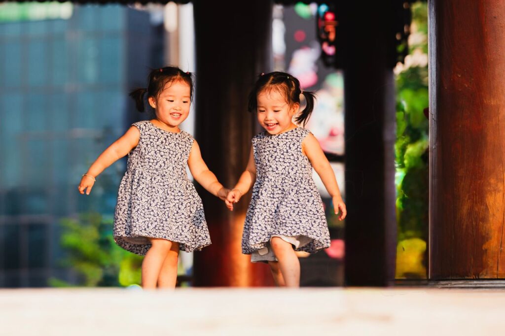 Twin Toddlers → A Twin Toddler Hub Page